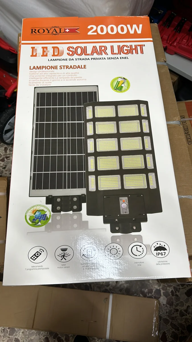 Lampione quadrifacciale 2000w con telecomando , modalità crepuscolare e staffa IP67 - immagine 3